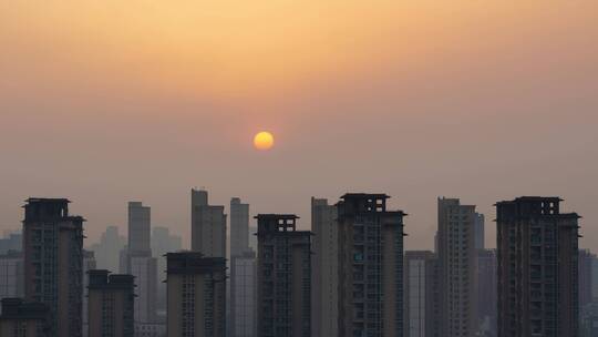 城市建筑夜晚到清晨日出雾霾云雾