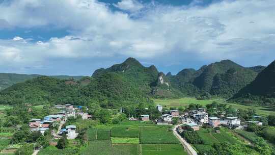 航拍广西山水风景喀斯特地貌山峰美丽乡村