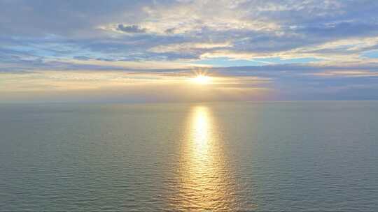 布莱克浦海的日落。英国兰开夏郡受欢迎的海