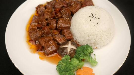 香辣牛肉饭 肥牛饭快餐中餐