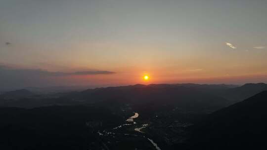 乡村日落农村日出航拍河流山峰傍晚黄昏夕阳