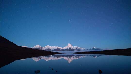 甘孜康定冷嘎措贡嘎雪山星空银河