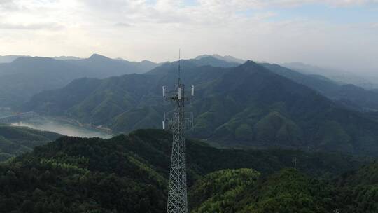 航拍大山5G信号塔