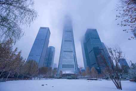 北京雪景中国尊穿云