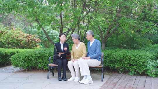 为老人讲解服务