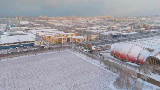 冬季航拍烟台大雪后的城市建筑和晚霞风景