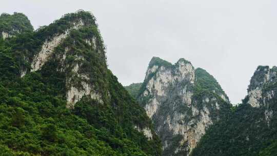 仰拍山峰视频素材模板下载