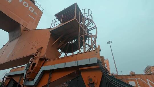 工业制造视频沿海造船厂工厂大型轮吊车视频素材模板下载