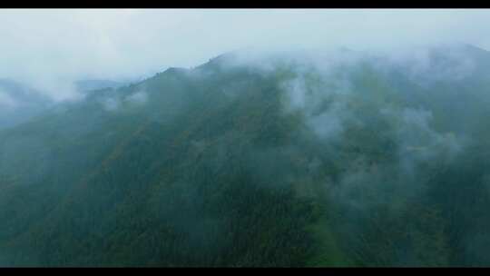 航拍甘南洛克之路风光 雨中云雾