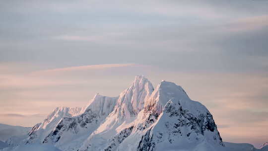 南极洲冰，雪冰山山延时天线。没人野生自然