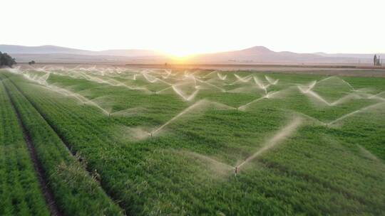 新型农业灌溉系统新农村机械化种植作业1