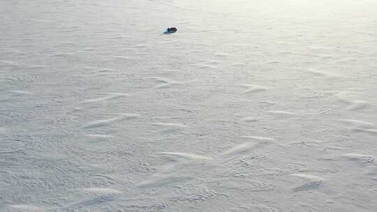 景区雪后冰面