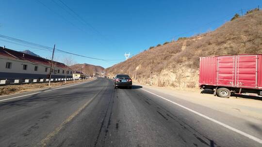 行车视角道路两侧绿化风景开车第一视角开车