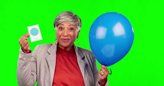 带蓝色气球的幼儿园老师绿屏、女人和色卡