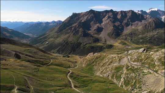 4k航拍阿尔卑斯山公路空镜头
