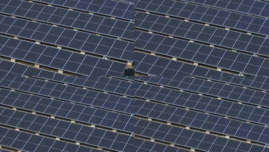 新能源光伏太阳能发电站航拍高清在线视频素材下载