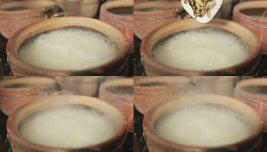 砂锅熬煮白米粥高清在线视频素材下载