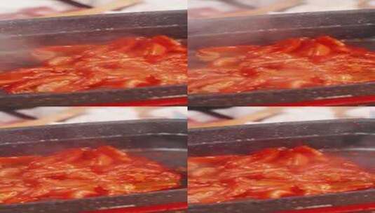 番茄土豆炖牛肉-09炒至软烂出汁高清在线视频素材下载