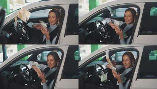 女人坐在车里扔钞票高清在线视频素材下载