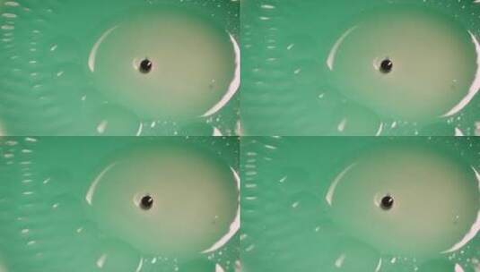 带气泡的绿色液体_近距离高清在线视频素材下载