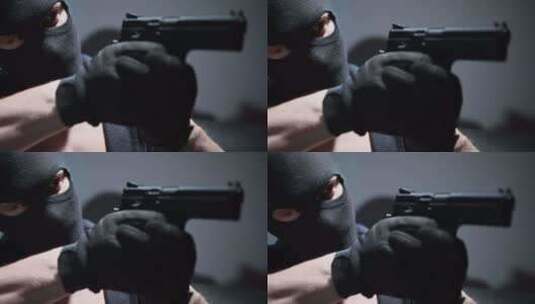 带面罩的劫匪拿着手枪高清在线视频素材下载