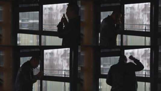 一个男人独自蹲坐阳台抽烟 电话压力大4k高清在线视频素材下载
