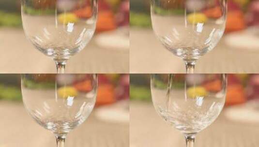 高脚杯玻璃杯倒水高清在线视频素材下载