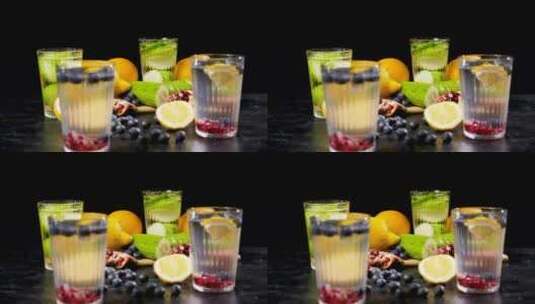 桌子上的混合水果饮料高清在线视频素材下载