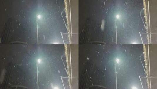 清晨路边路灯下飞舞的雪花高清在线视频素材下载