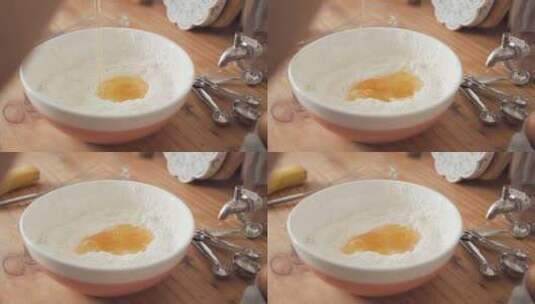 把鸡蛋打入面粉中高清在线视频素材下载