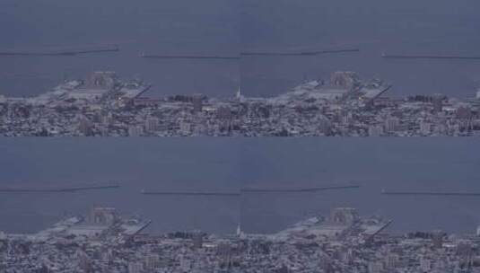 日本北海道小樽天狗山傍晚俯瞰城市全景雪景高清在线视频素材下载