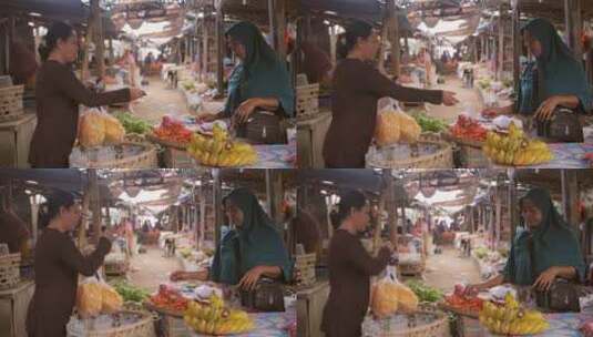 女人在水果市场买水果高清在线视频素材下载