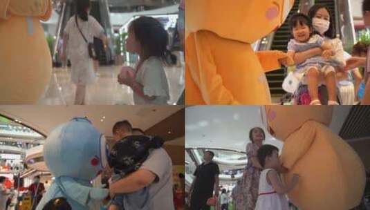 商场玩偶与孩子儿童小朋友互动高清在线视频素材下载
