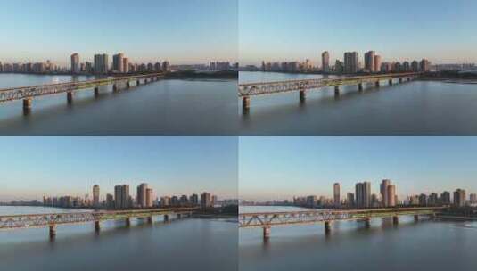 绿皮火车驶过钱塘江大桥高清在线视频素材下载