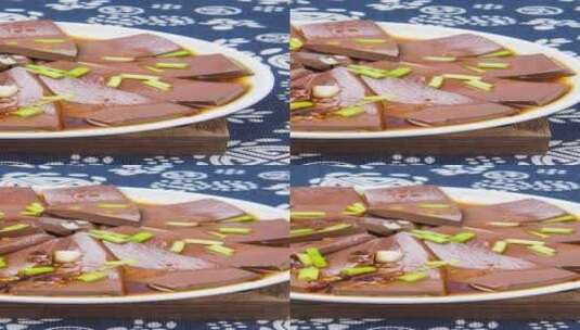凉拌鸭血美食菜品4k竖版实拍平移镜头高清在线视频素材下载