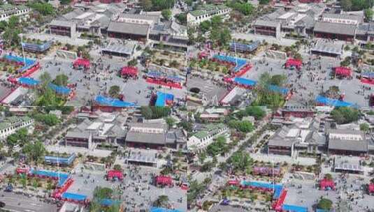 “五一”假期的泰山红门景区、天外村广场高清在线视频素材下载