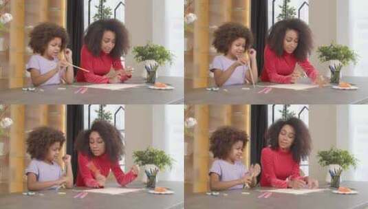 快乐的学龄非洲裔美国人女儿和母亲享受休闲高清在线视频素材下载