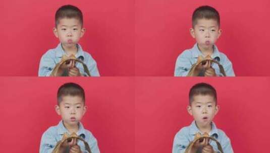 端午节小朋友吃粽子高清在线视频素材下载