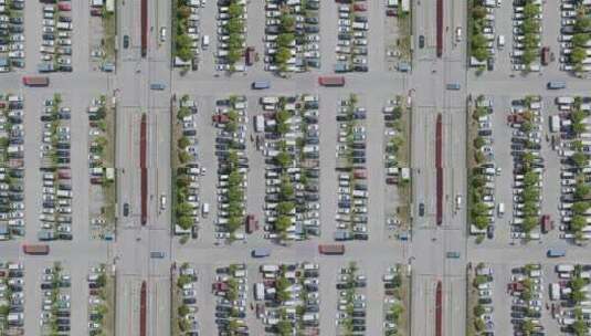 航拍俯视大型露天停车场高清在线视频素材下载