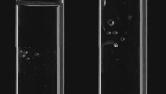 黑色背景微距拍摄透明水泡在实验室器皿漂浮高清在线视频素材下载