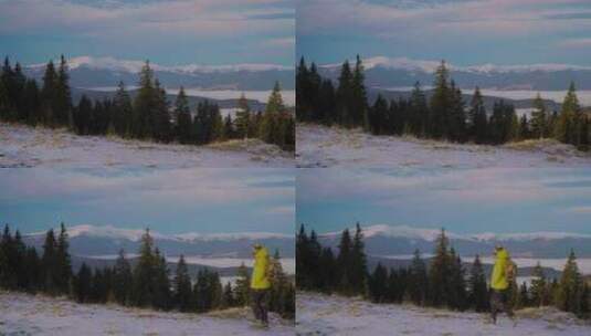 背着背包的人冬天在山上旅行高清在线视频素材下载