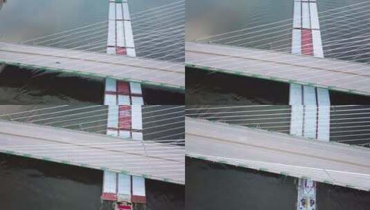 航拍一艘船通过河上的一座桥高清在线视频素材下载
