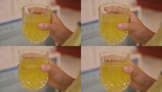 玻璃杯倒果汁喝果汁橙汁菠萝汁高清在线视频素材下载