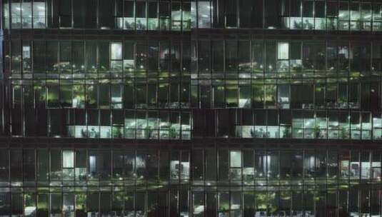 4K城市写字楼近景夜景航拍高清在线视频素材下载
