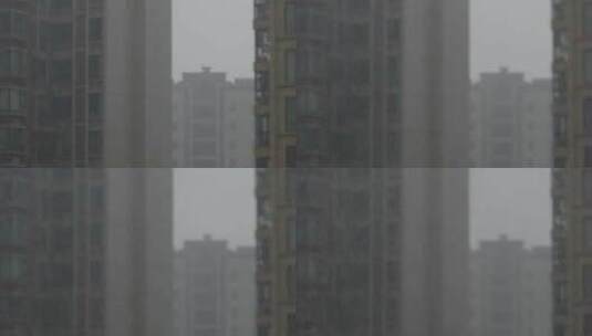 城市高楼大雨高清在线视频素材下载