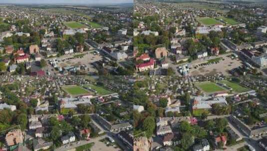 空中拍摄城市布罗迪乌克兰高清在线视频素材下载