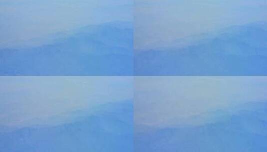飞机窗外云雾缭绕重峦叠嶂的山峦高清在线视频素材下载