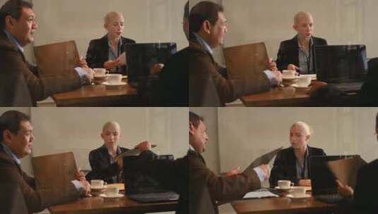 一位女商人与她的客户交谈高清在线视频素材下载