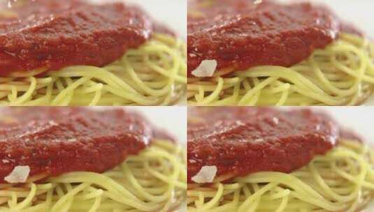 调味品掉落在意大利面上高清在线视频素材下载