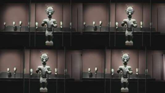 四川省文物考古研究院藏竖披发青铜人像高清在线视频素材下载